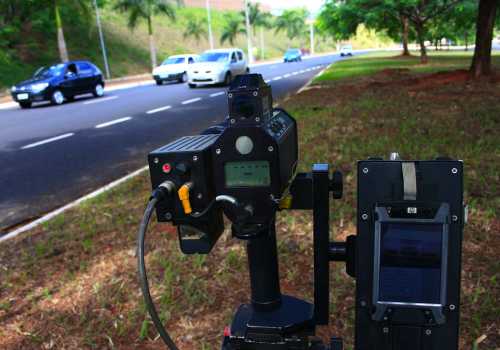 Radar de Velocidade no Bolso: Os Aplicativos Mais Eficazes