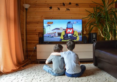 Aplicativos de TV: HBO Max, Sling TV ou Pluto TV?