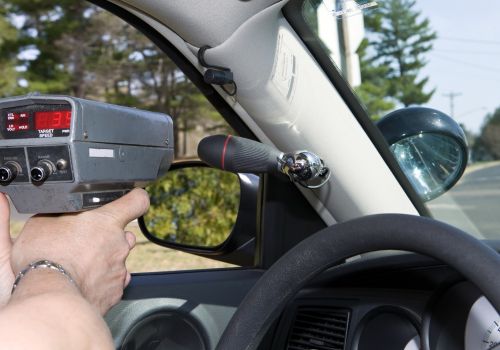 Evite multas e economize dinheiro: Aplicativos de radar de trânsito